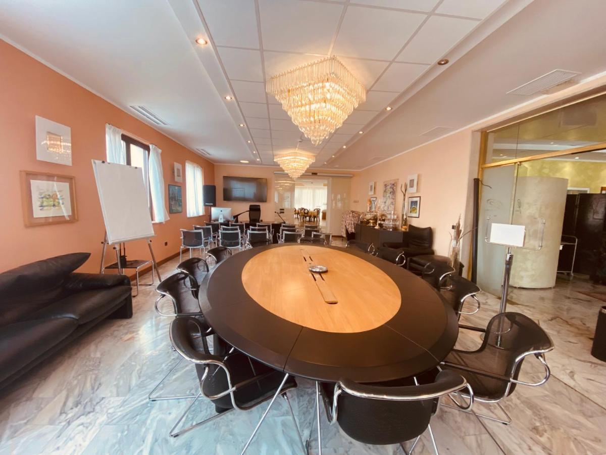 Green Park Hotel Peschiera del Garda Buitenkant foto