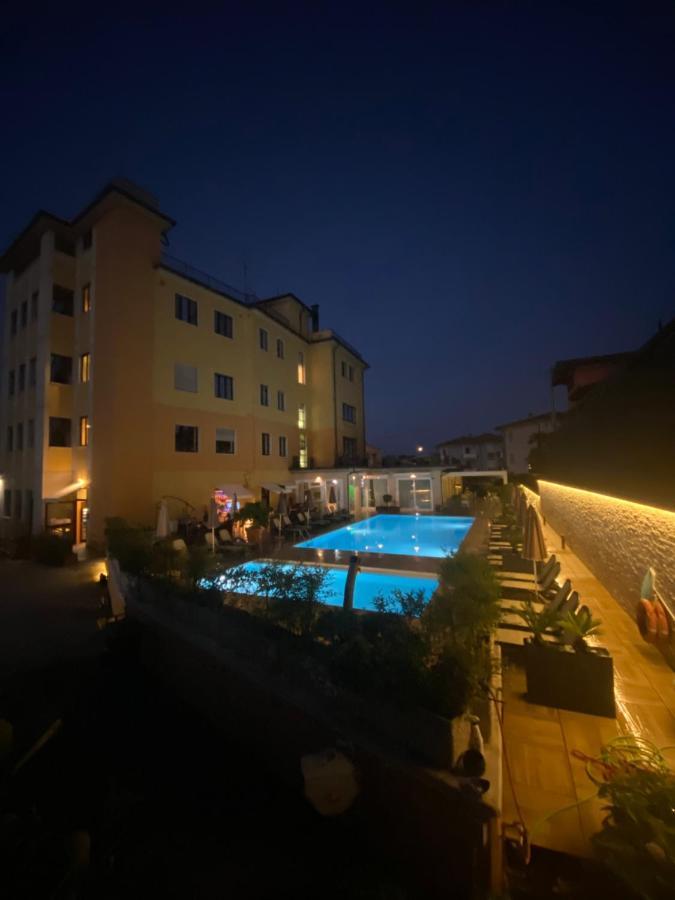 Green Park Hotel Peschiera del Garda Buitenkant foto
